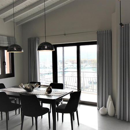The Victoria-City Apartment Lefkáda Esterno foto